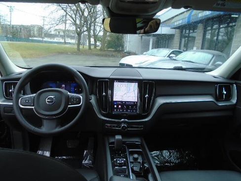 Used 2025 Volvo XC60 B5 Core image 12