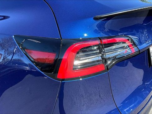 Used 2022 Tesla Model Y Performance image 24