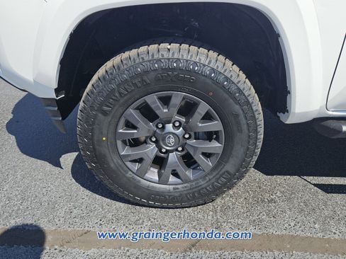 Used 2023 Toyota Tacoma SR5 w/ Technology Package RWD image 9