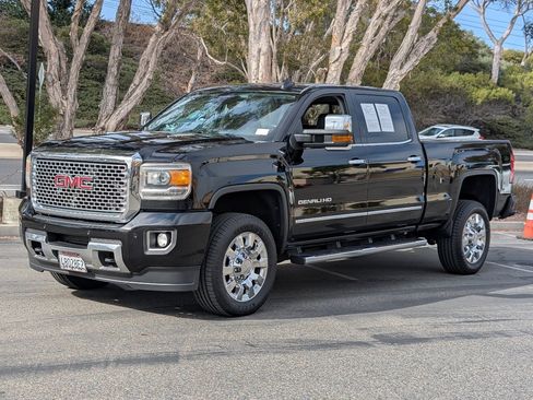 Used 2016 GMC Sierra 2500 Denali w/ Duramax Plus Package AWD/4WD image 11