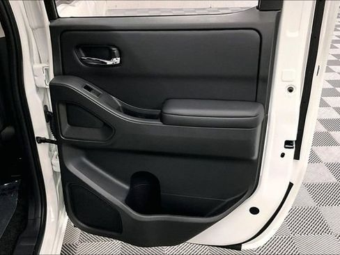 New 2025 Nissan Frontier SV image 32