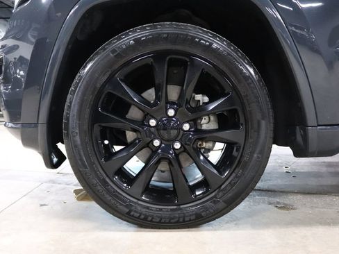 Used 2018 Jeep Grand Cherokee Altitude image 31