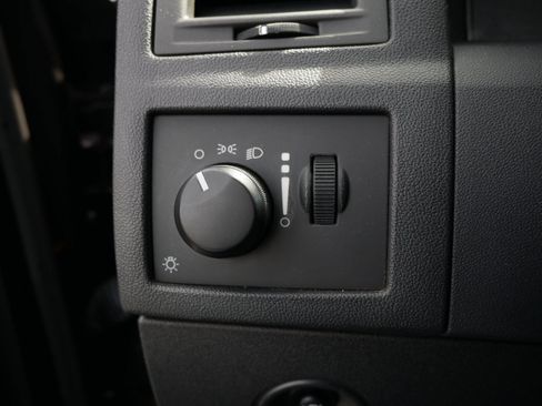 Used 2008 Chrysler 300 LX RWD image 22