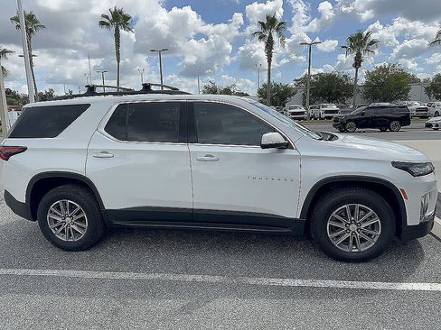 Certified 2022 Chevrolet Traverse LT FWD image 4