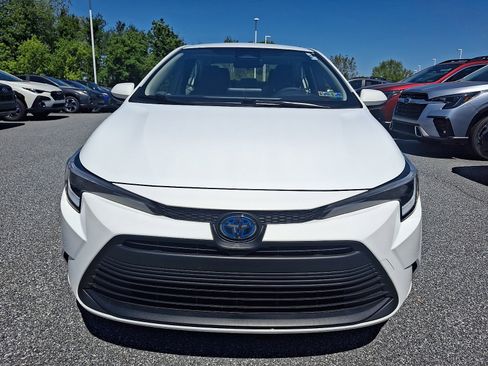 Used 2024 Toyota Corolla LE FWD image 2