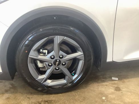 Certified 2025 Kia K4 LXS FWD image 24