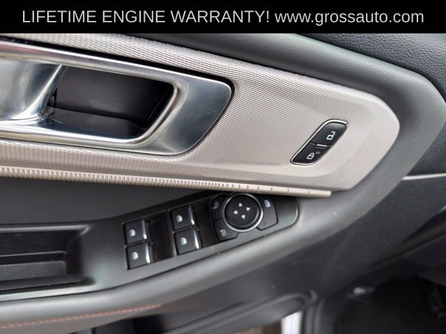 Used 2025 Ford Explorer Active AWD/4WD image 10