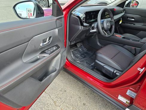 New 2026 Nissan Kicks SR AWD/4WD image 18