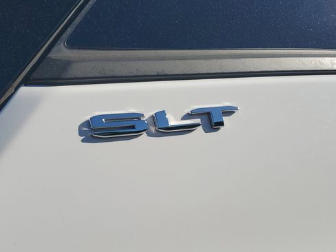 Used 2024 GMC Terrain SLT AWD/4WD image 7