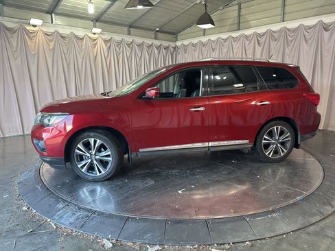 Used 2018 Nissan Pathfinder Platinum image 8
