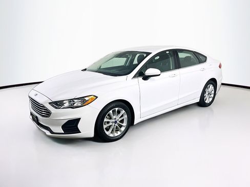 Used 2019 Ford Fusion SE image 3