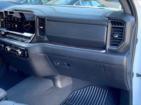 Used 2025 GMC Sierra 1500 SLT image 17