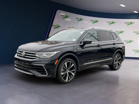 Used 2024 Volkswagen Tiguan SEL R-Line image 2