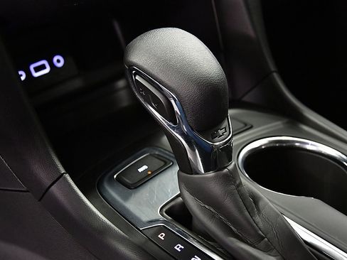 Used 2023 Chevrolet Equinox LT image 23