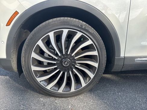 Used 2022 Lincoln Nautilus Black Label image 3