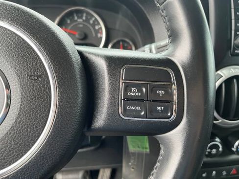 Used 2014 Jeep Wrangler Unlimited Sahara w/ Connectivity Group AWD/4WD image 22