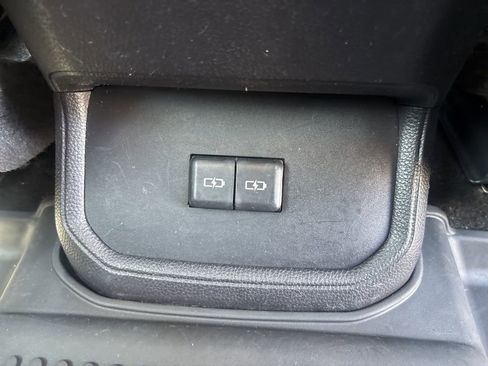 Used 2022 Toyota Highlander LE AWD/4WD image 33