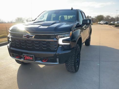 Used 2025 Chevrolet Silverado 1500 ZR2 w/ Technology Package image 3