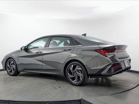 Used 2025 Hyundai Elantra Limited FWD image 6