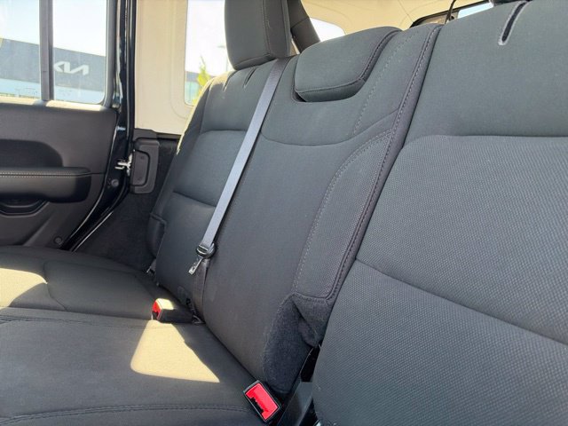 Used 2019 Jeep Wrangler Unlimited Sahara w/ Uconnect 4C Nav & Sound Group AWD/4WD image 32