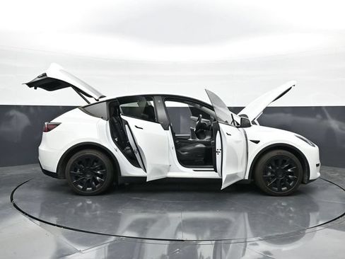 Used 2021 Tesla Model Y Long Range AWD/4WD image 47