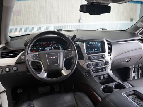 Used 2017 GMC Yukon XL SLT AWD/4WD image 11
