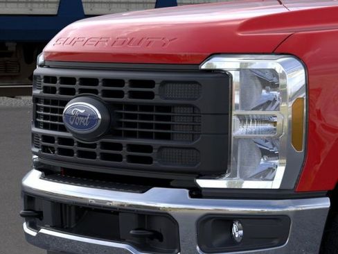 New 2026 Ford F250 XL w/ XL Chrome Package AWD/4WD image 17