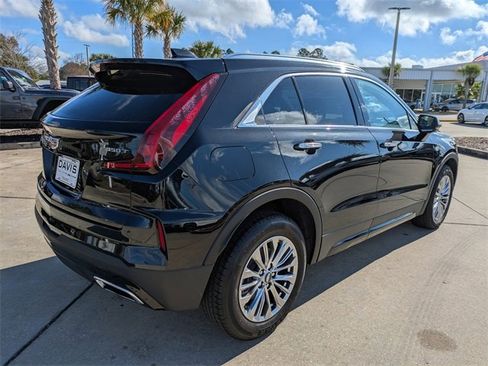 Used 2024 Cadillac XT4 Premium Luxury image 4