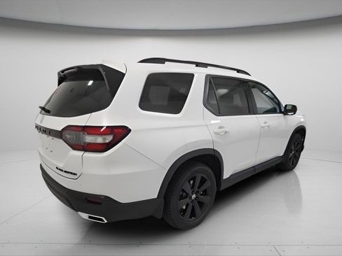 Used 2025 Honda Pilot Black Edition image 6