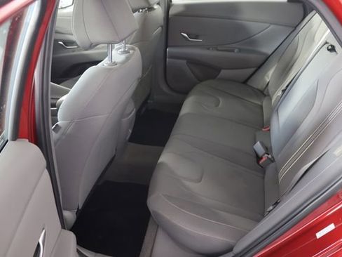 Used 2025 Hyundai Elantra SEL FWD image 21