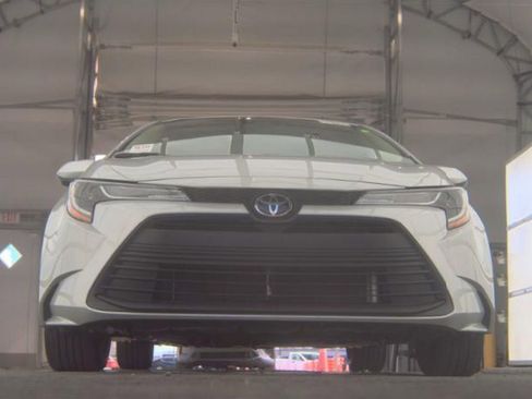 Used 2024 Toyota Corolla LE FWD image 3