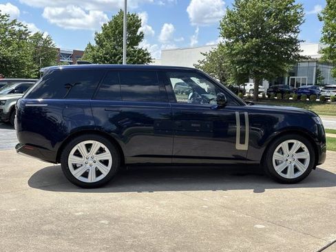 Used 2023 Land Rover Range Rover SE AWD/4WD image 2