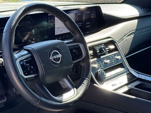 Used 2025 Nissan Armada Platinum image 30
