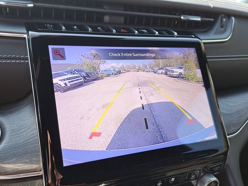 Used 2022 Jeep Grand Cherokee Overland w/ Luxury Tech Group IV image 24