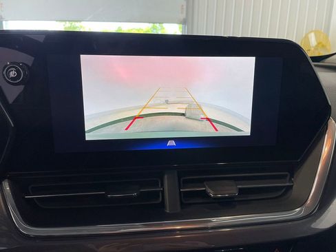 Used 2025 Chevrolet Trax ACTIV FWD image 4