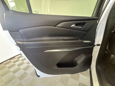 Used 2025 Chevrolet Traverse LT w/ Sun and Wheel Package AWD/4WD image 26