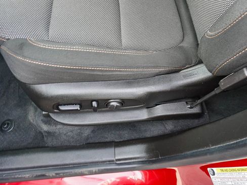 Used 2021 Chevrolet Traverse LT FWD image 19