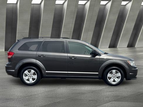 Used 2017 Dodge Journey SE w/ Flexible Seating Group FWD image 3