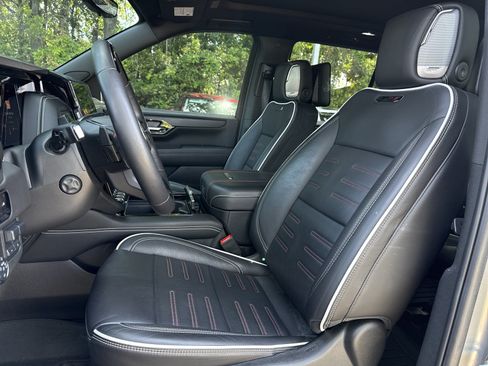 Used 2025 GMC Yukon AT4 Ultimate AWD/4WD image 6