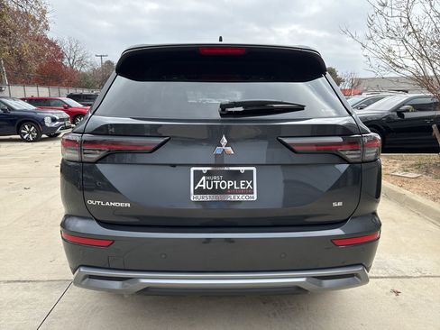 New 2026 Mitsubishi Outlander SE image 2