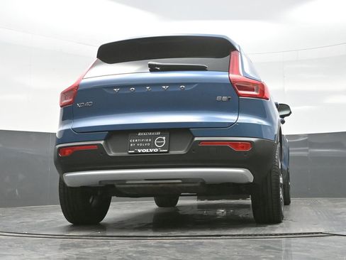 Used 2025 Volvo XC40 B5 Plus image 21