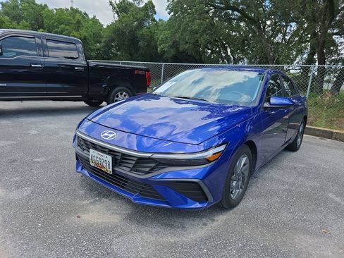 Used 2024 Hyundai Elantra SEL FWD image 3