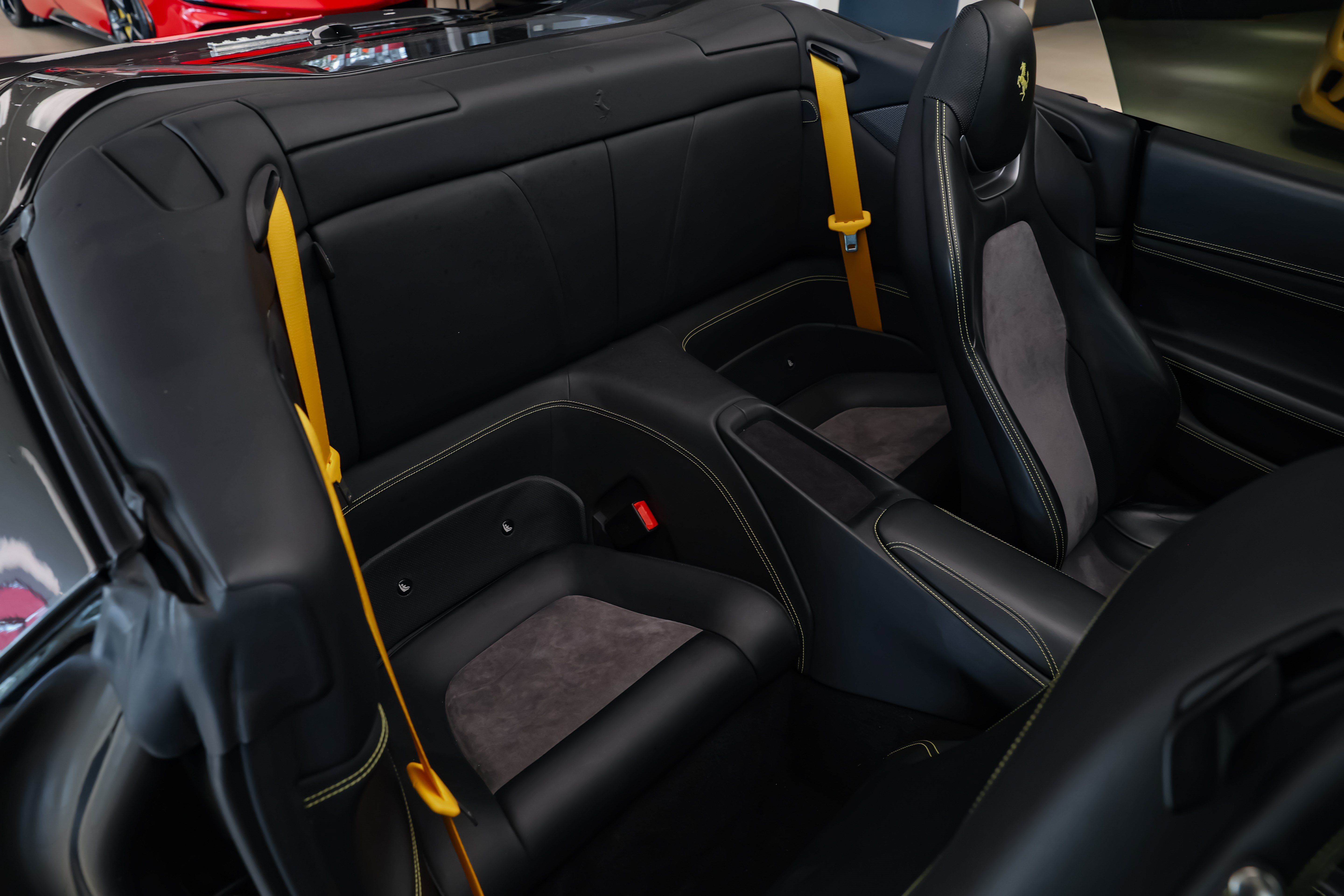 Used 2019 Ferrari Portofino RWD image 37