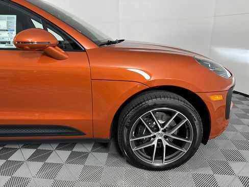 Certified 2025 Porsche Macan image 12