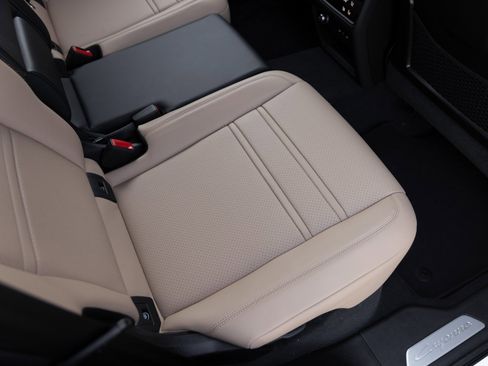 Certified 2025 Porsche Cayenne Coupe image 32