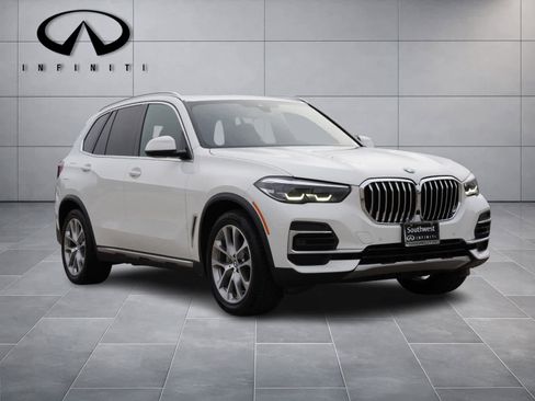 Used 2022 BMW X5 xDrive40i w/ Premium Package image 3