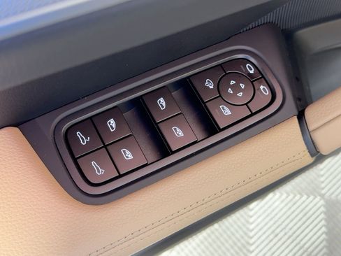 Certified 2026 Porsche Cayenne AWD/4WD image 13