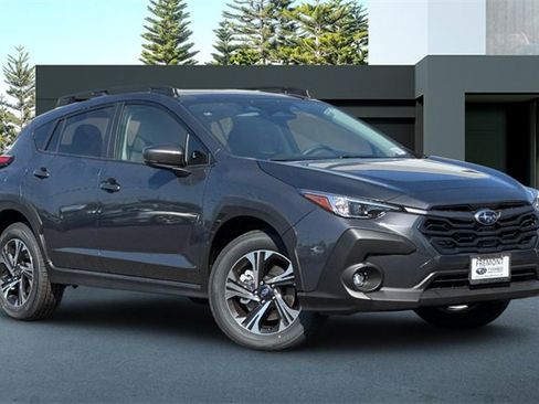 Used 2025 Subaru Crosstrek 2.0i Premium image 2