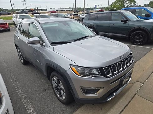 Used 2021 Jeep Compass Limited AWD/4WD image 2