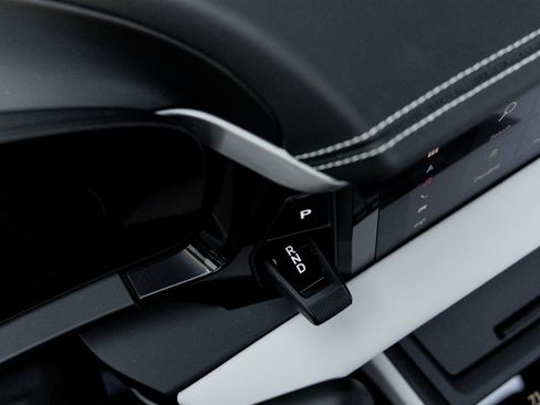 Used 2024 Porsche Macan 4 Electric image 18